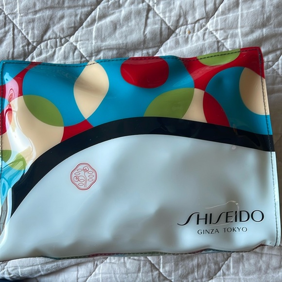 Shiseido Makeup and skincare bag - Picture 1 of 3